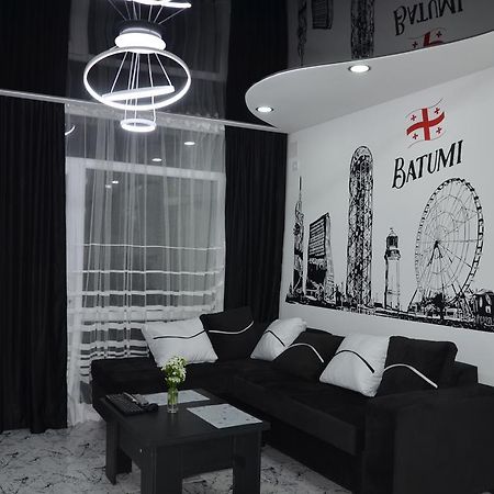 Studio "Black - White" 巴统 外观 照片