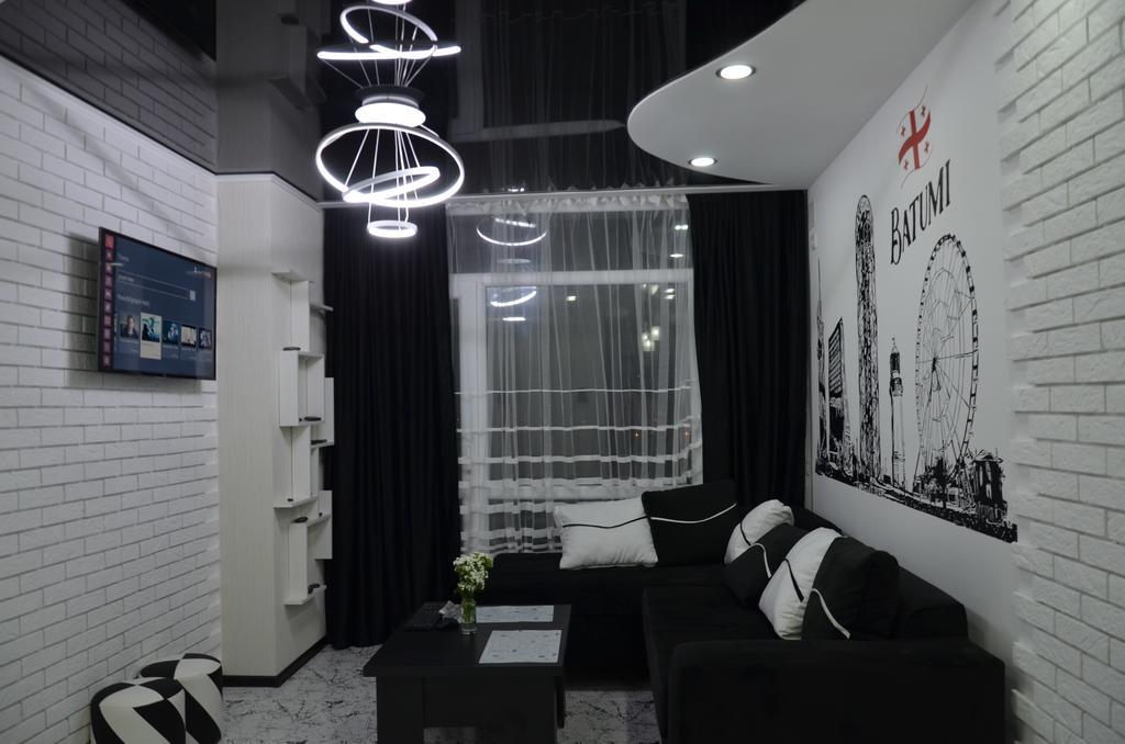 Studio "Black - White" 巴统 外观 照片