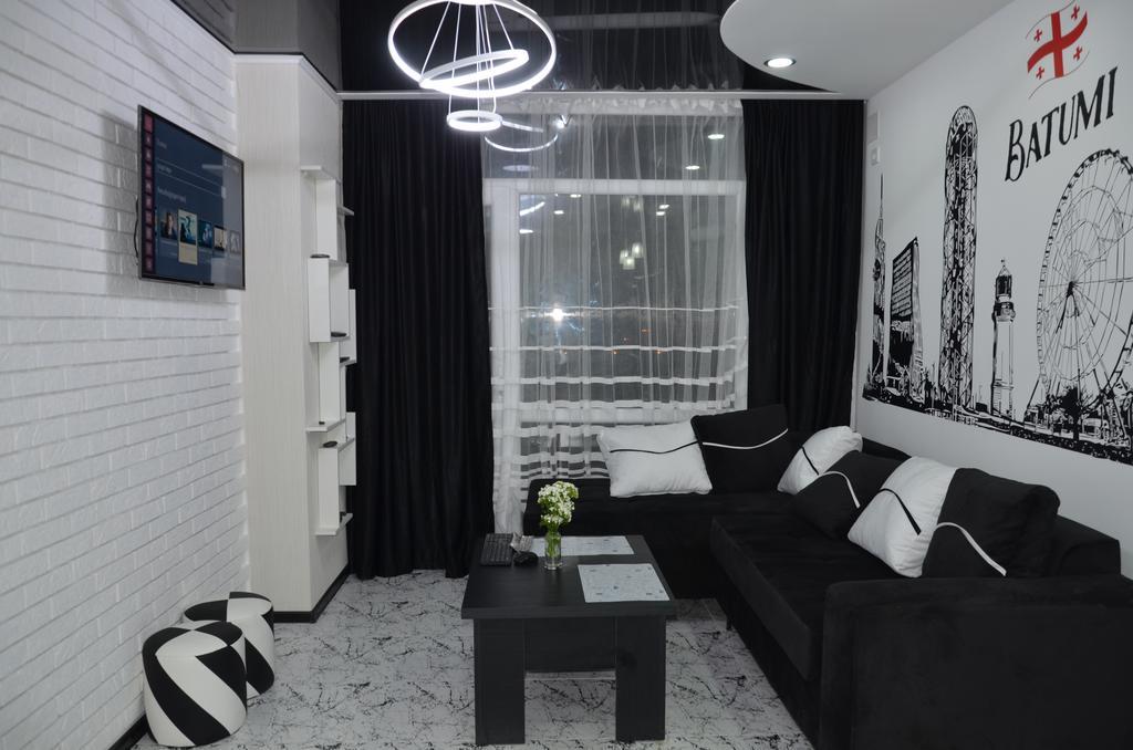 Studio "Black - White" 巴统 外观 照片